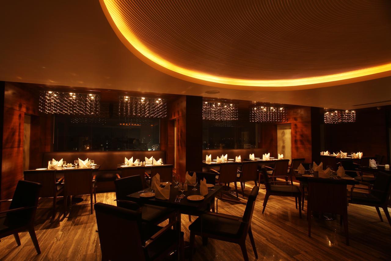 Paradigm Sarovar Portico Kākināda Exterior foto