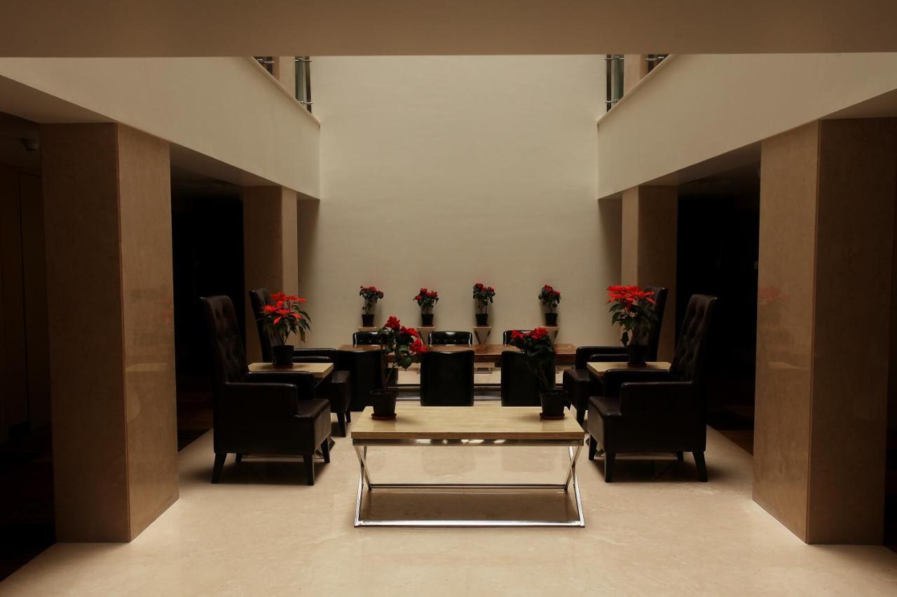 Paradigm Sarovar Portico Kākināda Exterior foto